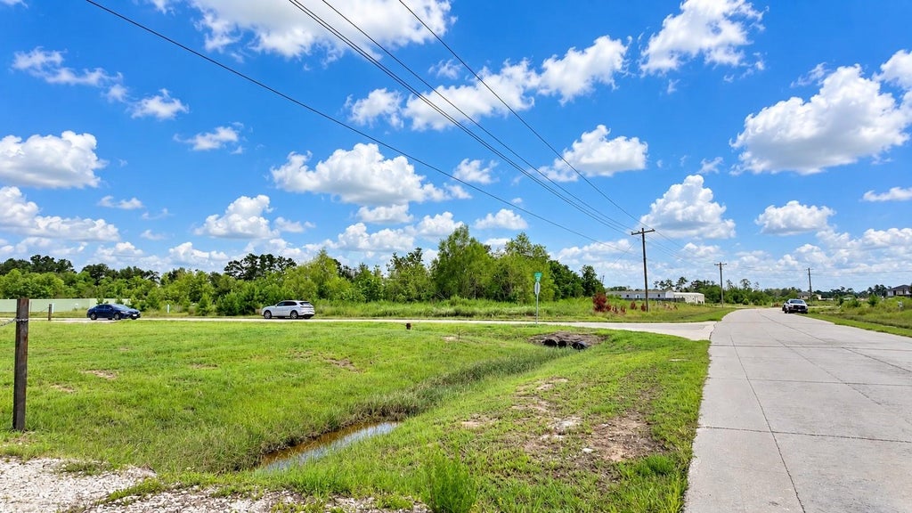Photo of 5707 5739, Cleveland, TX 77327 (MLS # 96352920)
