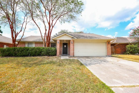 Photo of 2306 Old Oak Lane, Houston, TX 77339 (MLS # 97427380)