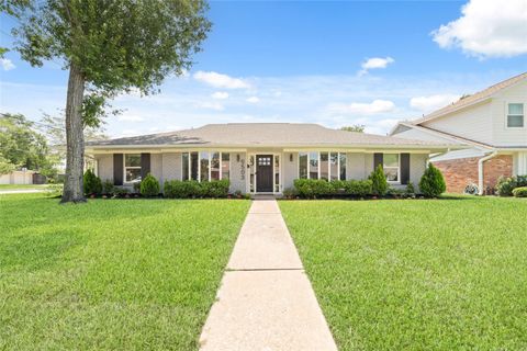 Photo of 6503 Kury Lane, Houston, TX 77008 (MLS # 13643426)