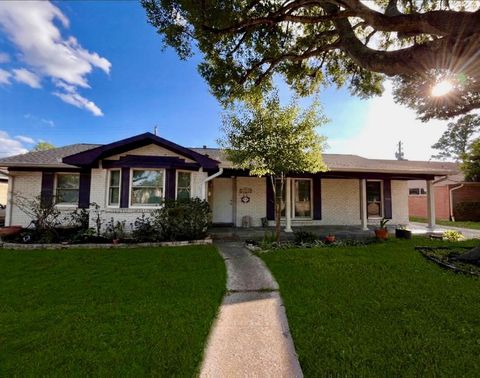 Photo of 5623 Dumfries Drive, Houston, TX 77096 (MLS # 26793737)