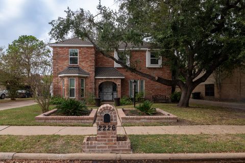 Photo of 2226 Woodland Springs Street, Houston, TX 77077 (MLS # 34048812)