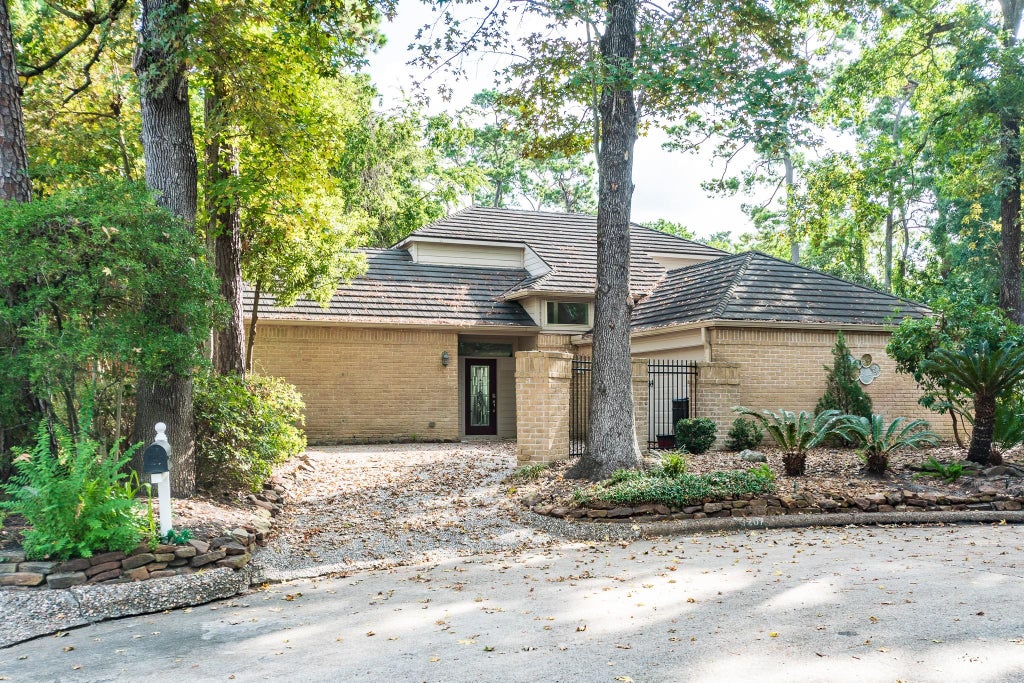 Photo of 3207 Breezy Pines Court, Houston, TX 77339 (MLS # 26965828)