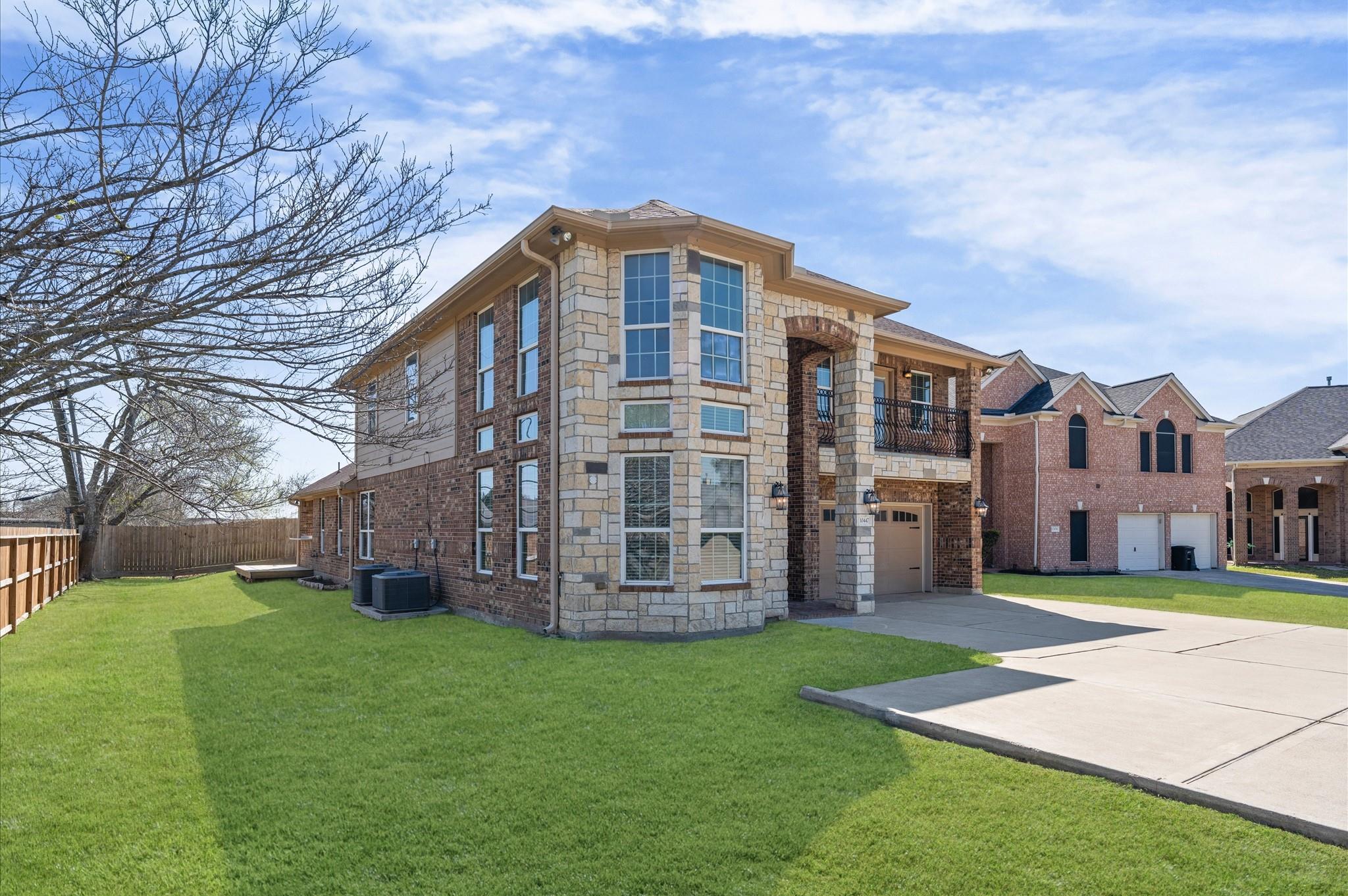 10447 Tree Hollow Circle