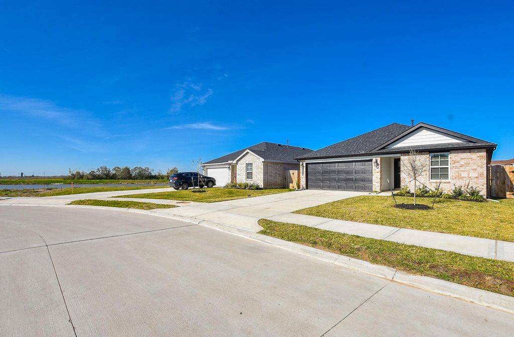 Photo of 5146 Sunset Oaks Drive, Arcola, TX 77545 (MLS # 10407974)