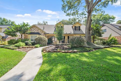 Photo of 5815 Queensgate Drive, Houston, TX 77066 (MLS # 73079699)