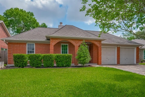 Photo of 3007 Cloverdale Dr, League City, TX 77573 (MLS # 6379332)