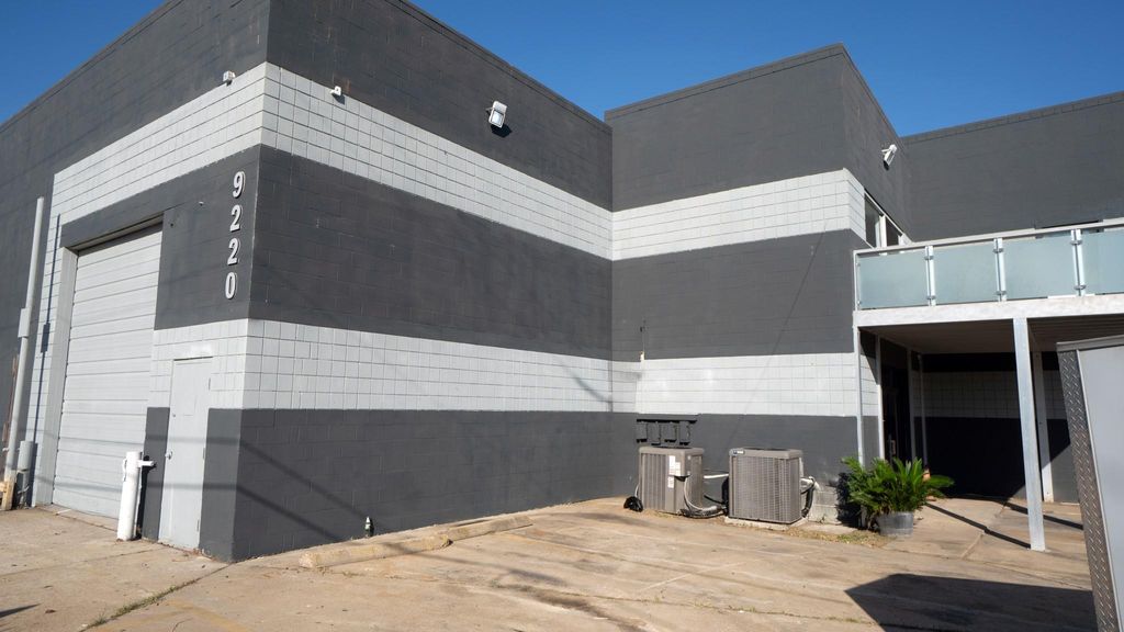 Photo of 9220 Rasmus Drive, Houston, TX 77063 (MLS # 93963683)