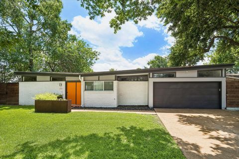 Photo of 9769 Oak Point Drive, Houston, TX 77055 (MLS # 58162360)