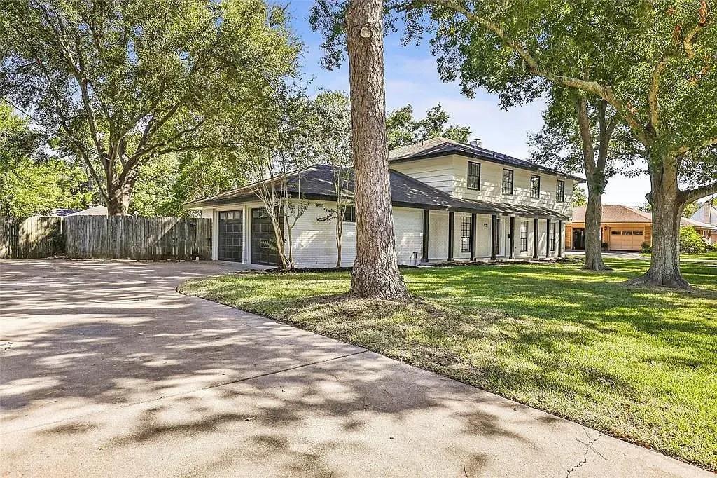 2516 Meadow Lane