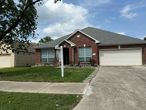 Photo of 13814 Bink Court, Houston, TX 77014 (MLS # 12266185)
