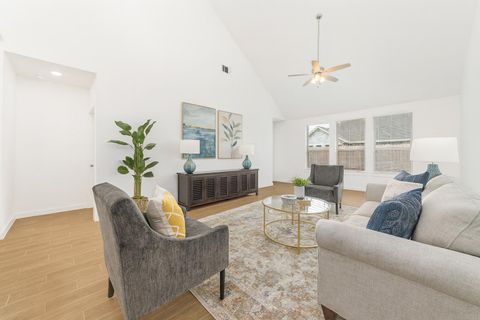 Photo of 5014 Chestnut Orchard Drive, Houston, TX 77066 (MLS # 85385766)