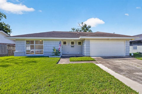 Photo of 6307 Pineshade Lane, Houston, TX 77008 (MLS # 37915388)