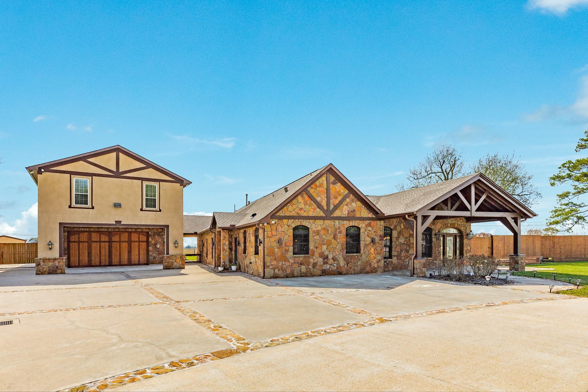 5022 Riverview Drive CR930