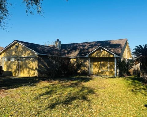 Photo of 503 Raymond Street, La Marque, TX 77568 (MLS # 61037681) Photo of 503 Raymond Street, La Marque, TX 77568 (MLS # 61037681)