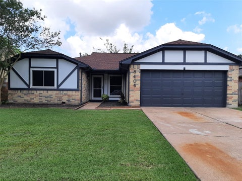 Photo of 8406 Woodland Willows Drive, Houston, TX 77083 (MLS # 39257861)