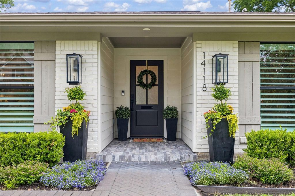 Photo of 14118 Saint Marys Lane, Houston, TX 77079 (MLS # 8946747)