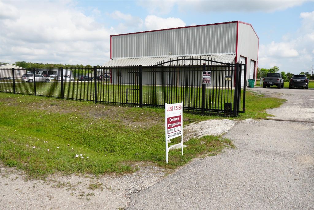 Photo of 8417 Los Robles Avenue, Alvin, TX 77511 (MLS # 93259522)