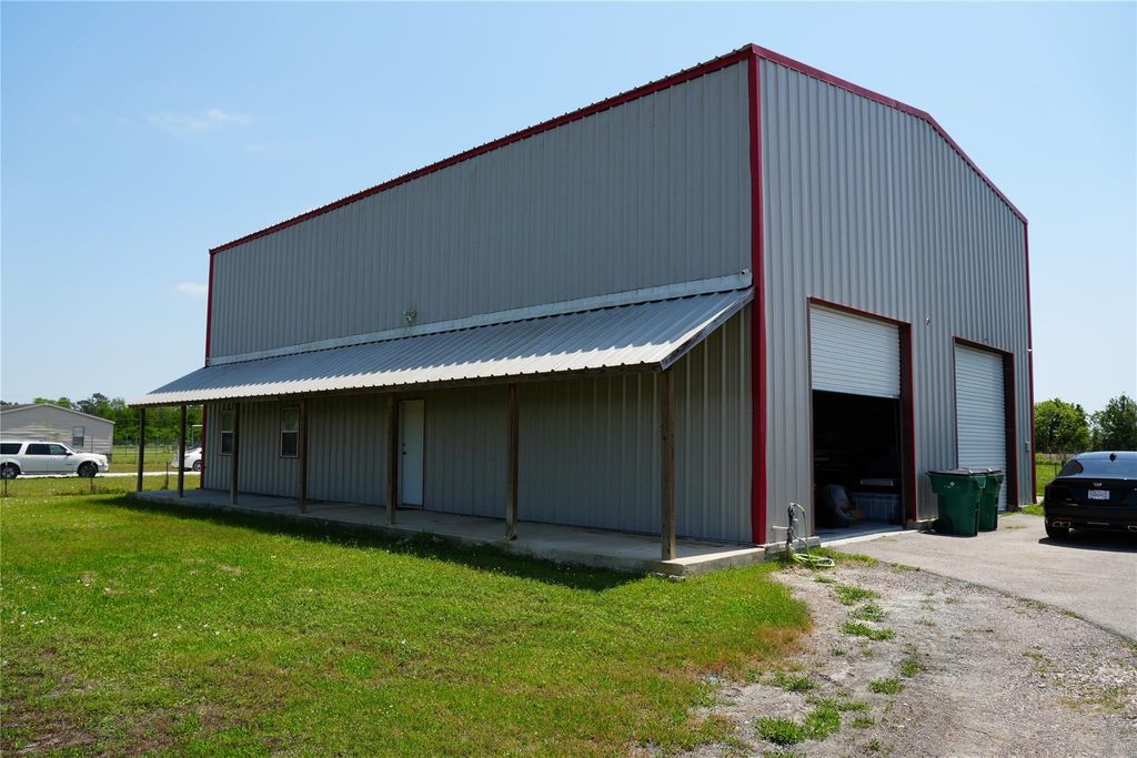 Photo of 8417 Los Robles Avenue, Alvin, TX 77511 (MLS # 93259522)