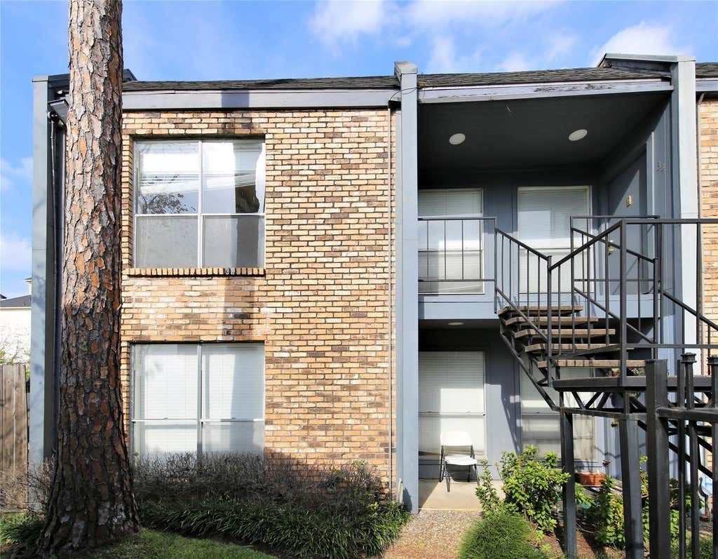 Photo of 6202 Skyline #32, Houston, TX 77057 (MLS # 83728505)