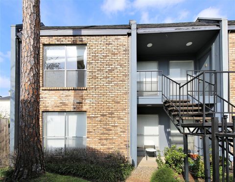 Photo of 6202 Skyline #32, Houston, TX 77057 (MLS # 83728505)