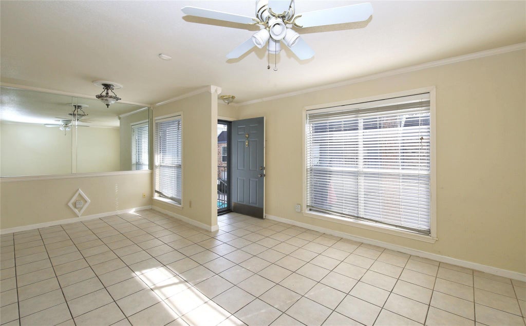 Photo of 6202 Skyline #32, Houston, TX 77057 (MLS # 83728505)