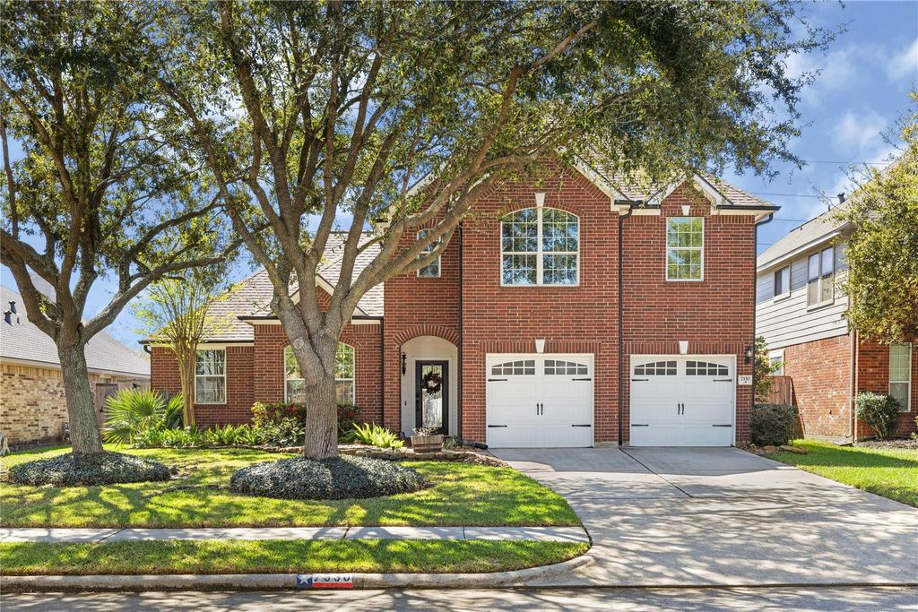 Photo of 7330 Fall Creek Bend, Humble, TX 77396 (MLS # 38368895)