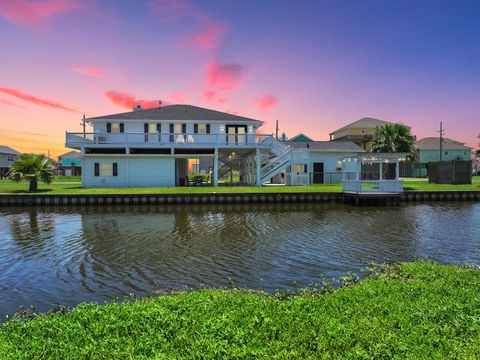 Photo of 2583 Breaker Drive, Crystal Beach, TX 77650 (MLS # 34694476)