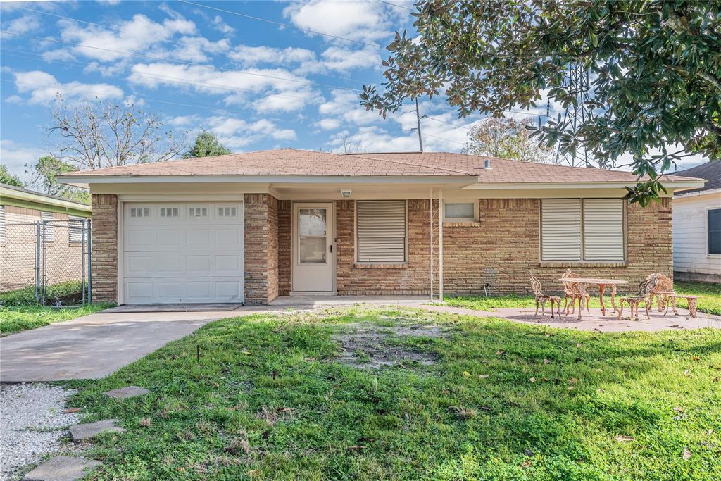 Photo of 124 N Washington Street, Texas City, TX 77591 (MLS # 51368203)