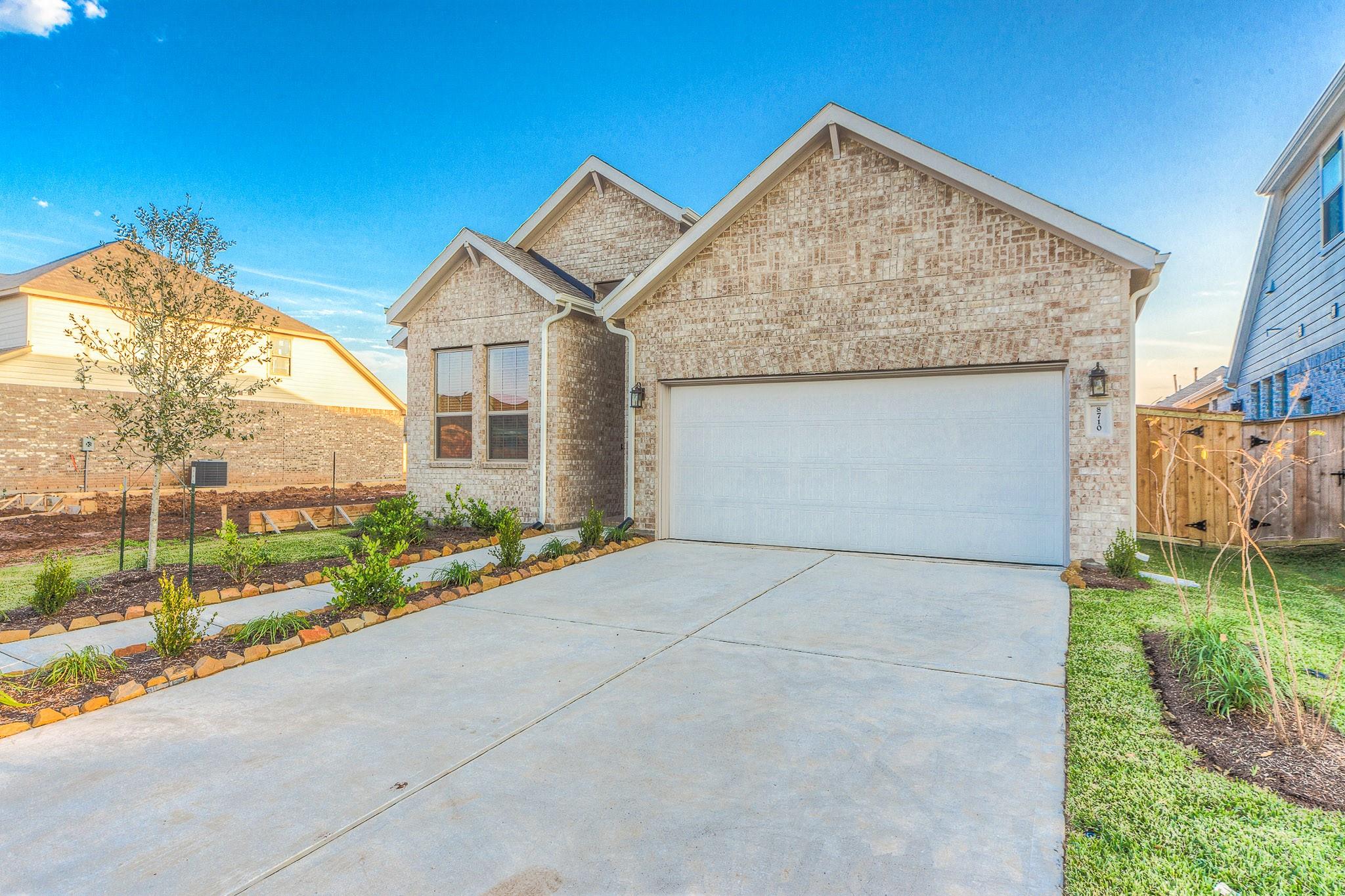 8710 Crossing Oak Lane