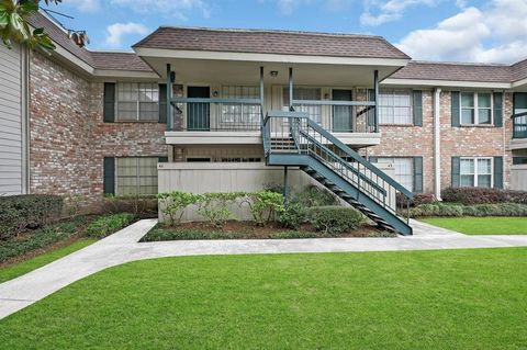 Photo of 845 Augusta Drive #41, Houston, TX 77057 (MLS # 2716265)