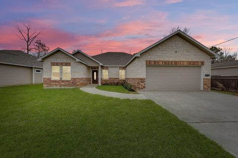 Photo of 614 County Road 3414, Cleveland, TX 77327 (MLS # 10485634) Photo of 614 County Road 3414, Cleveland, TX 77327 (MLS # 10485634)