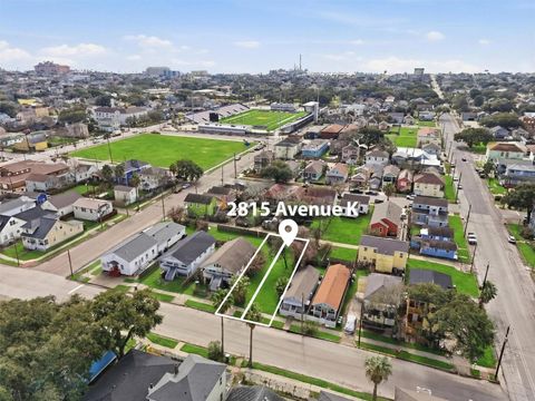 Photo of 2815 Avenue K, Galveston, TX 77550 (MLS # 14314977)