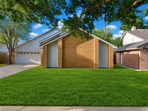 Photo of 3035 Pecan Point Dr DR, Sugar Land, TX 77478 (MLS # 35205005)