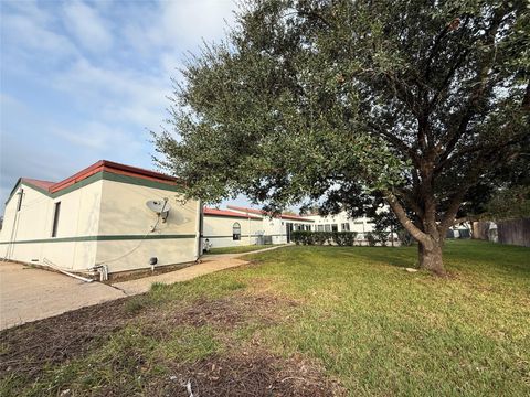 Tiny photo for 7110 W Mockingbird Lane, Pearland, TX 77584 (MLS # 50654752)