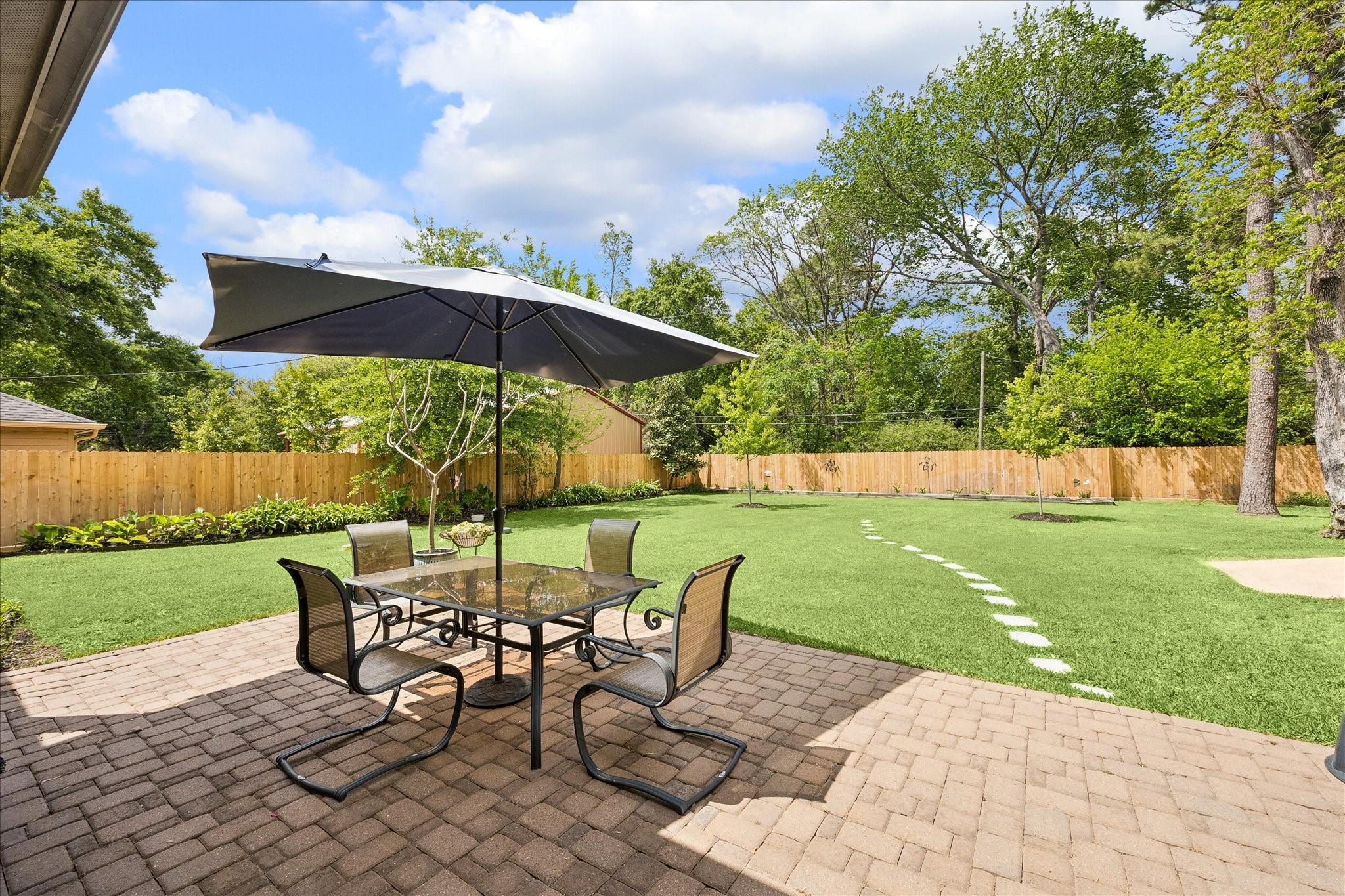 14318 Saras Walk Walk