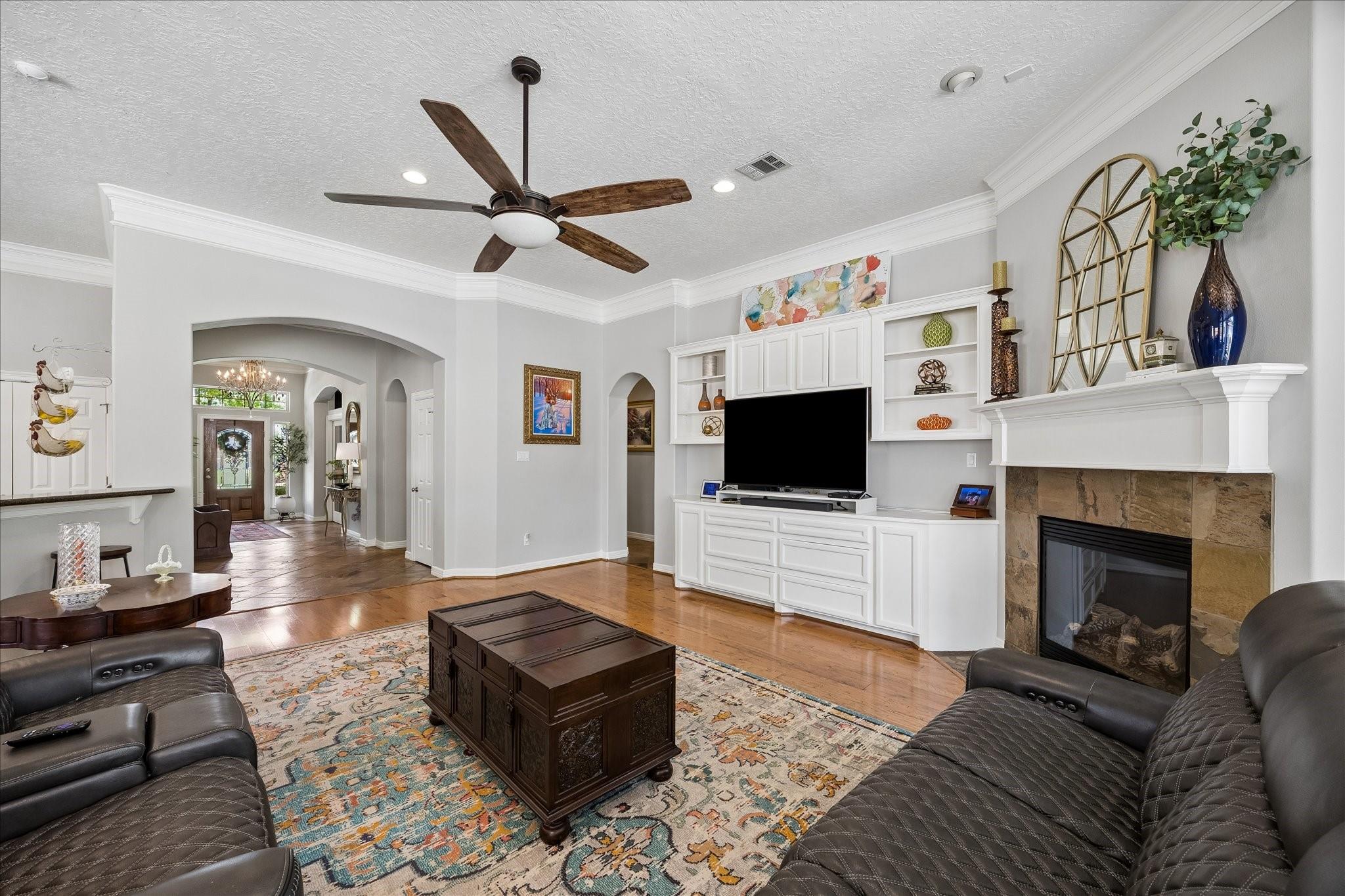 14318 Saras Walk Walk