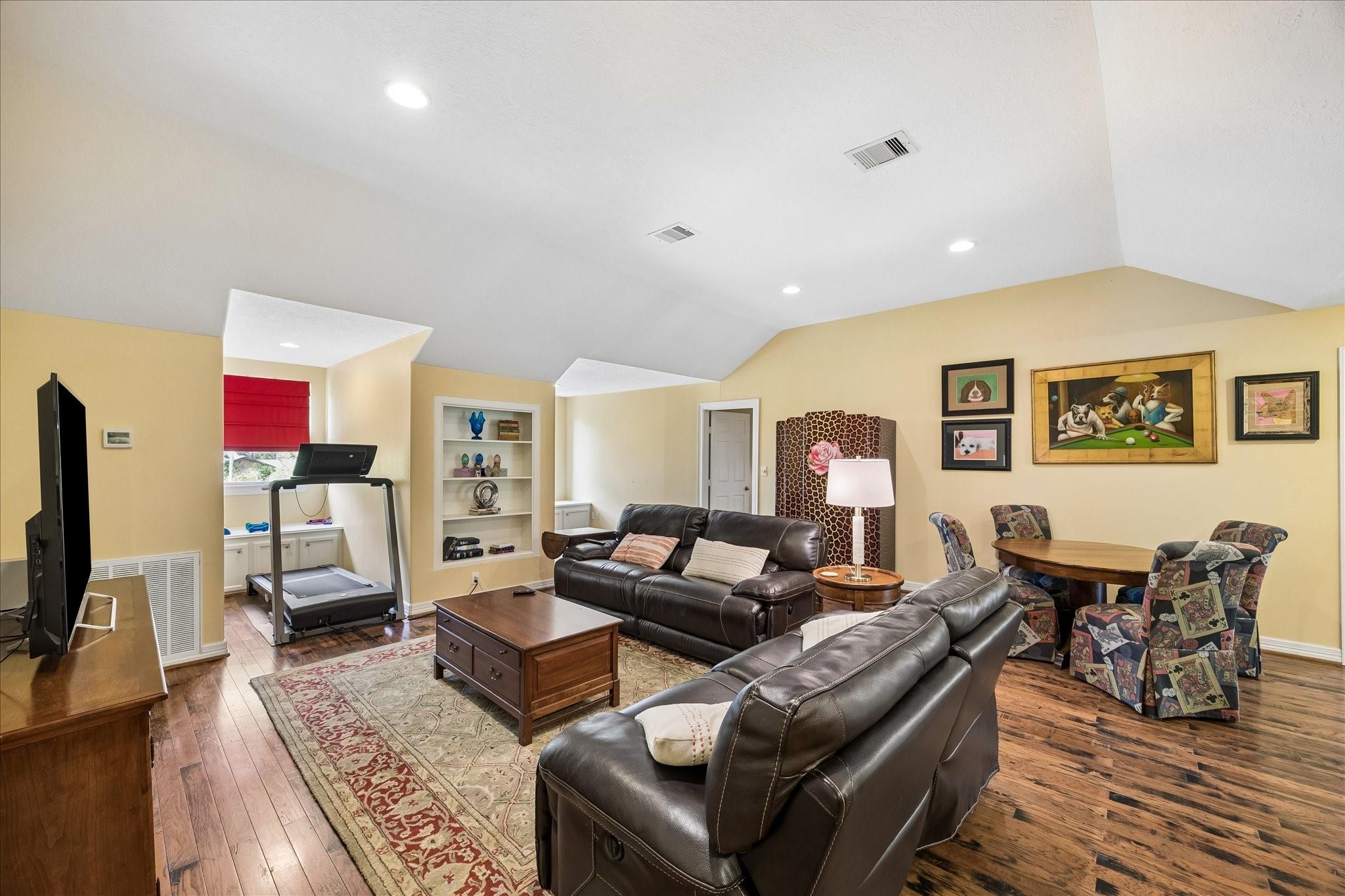 14318 Saras Walk Walk