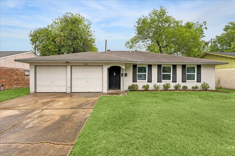 Photo of 5850 Southminster Drive, Houston, TX 77035 (MLS # 37290615)