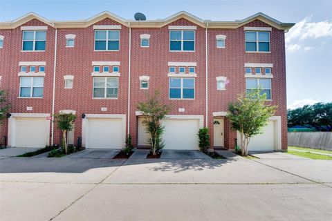 Photo of 5941 South Loop E #1104, Houston, TX 77033 (MLS # 47540514)