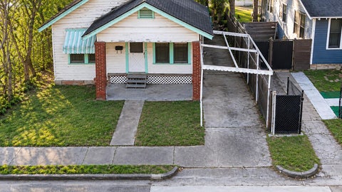 Photo of 2305 Elysian Street, Houston, TX 77026 (MLS # 82190145)