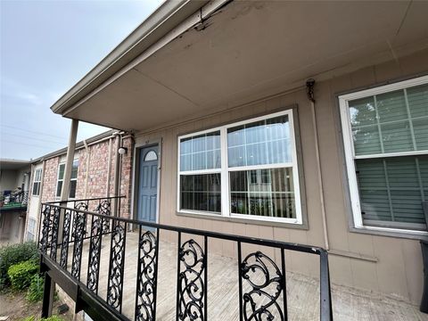 Photo of 5550 N Braeswood Boulevard #37, Houston, TX 77096 (MLS # 24163878)