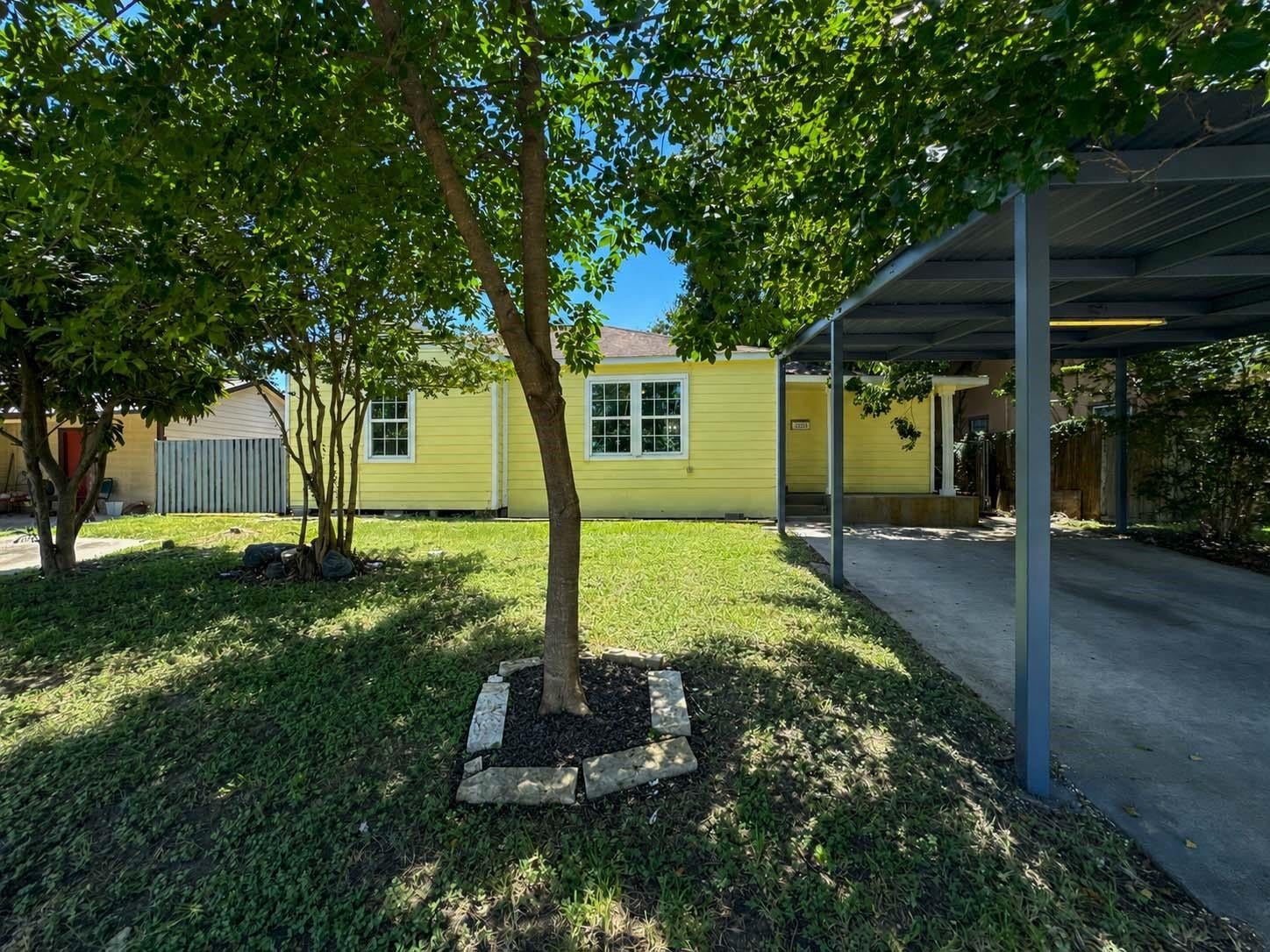 1003 W Hart Avenue