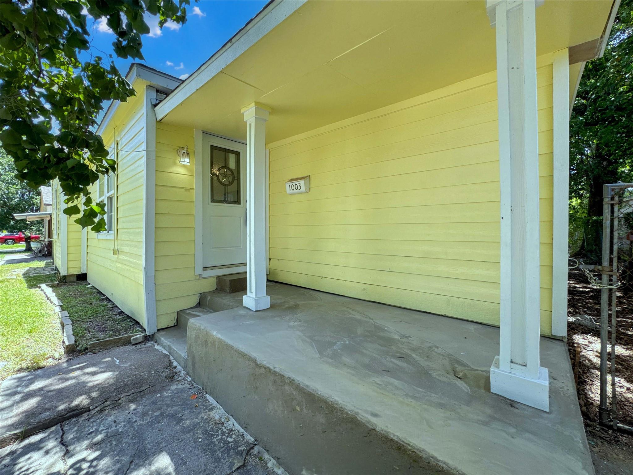 1003 W Hart Avenue