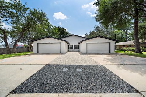 Photo of 1716 Huge Oaks Street, Houston, TX 77055 (MLS # 65874965)