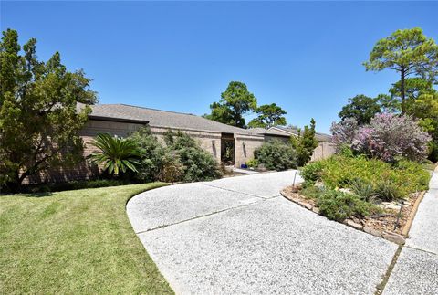 Photo of 11418 Lakeside Place Drive, Houston, TX 77077 (MLS # 82356177)