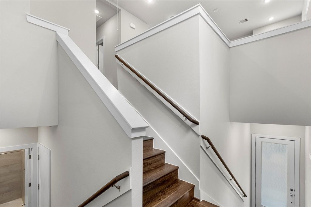 Photo of 606 Thornton Oaks Lane, Houston, TX 77018 (MLS # 62217333)