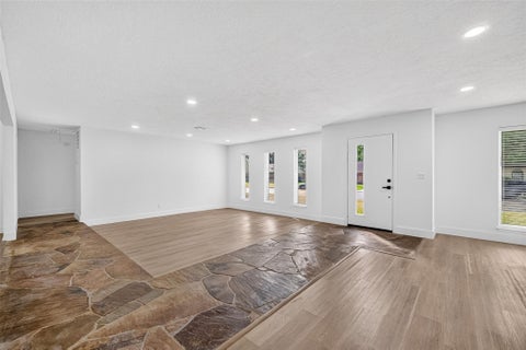 3082986103