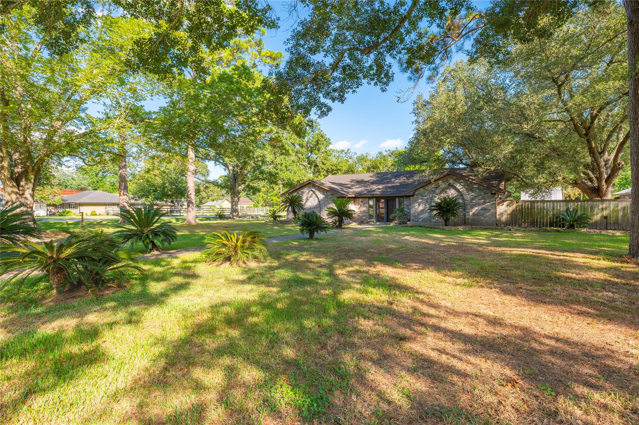 6903 Meadowlark Lane