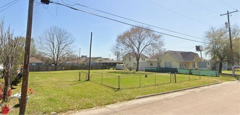 Tiny photo for 108 N Randall Street, Pasadena, TX 77506 (MLS # 13989623)