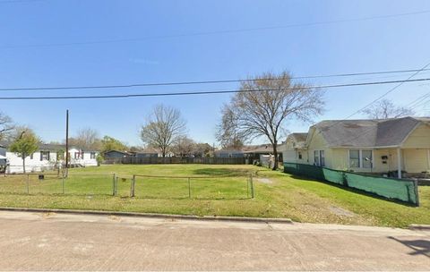 Photo of 108 N Randall Street, Pasadena, TX 77506 (MLS # 13989623)